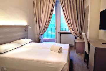Hotel Bazzoni Lake Como Bedroom